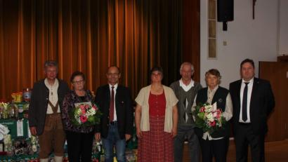 Bild: flt
Ehrengäste und Geehrte zusammen mit Braumeisterin Angela Riedl: (von links) Bürgermeister Lothar Müller, langjährige Mitarbeiterin Irmgard Bauer, stellvertretender Landrat Alfred Scheidler, Angela Riedl, ihr Vater Hans Riedl und Mutter Rita Riedl und Christian Wolf, Dehoga-Bezirksvorsitzender.