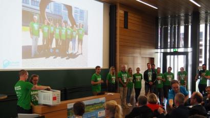 Bild: sbü
Ein ganzes Wochenende befassten sich 120 Studenten, IT-Spezialisten und Gesundheitsexperten Anfang Mai bei einem "Hackathon" mit digitalen Lösungen für das Gesundheitswesen in der Region. Das Heimatministerium machte dazu 90 Prozent Förderung locker. Das Landratsamt sieht darin einen Schritt, Kompetenzregion in der Gesundheitsversorgung zu werden. Manche Kreisräte sind von der Idee aber nicht so recht überzeugt.
