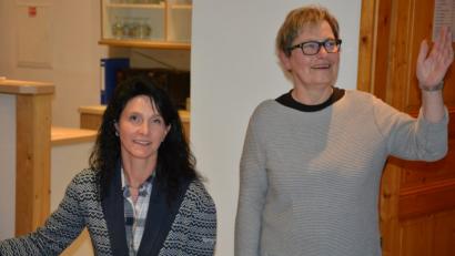 Bild: jr
Die Mitterteicher Behindertenbeauftragten Doris Scharnagl-Lindinger (links) und Hildegard Betzl riefen dazu auf, Betroffene stets von Beginn an mit in Planungen zur Verbesserung der Barrierefreiheit mit einzubinden.