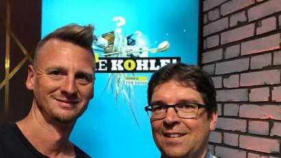 Bild: exb
100 Sekunden Zeit hatten Marco Vollath (rechts) und sein Geschäftspartner Ingo Sparl (links) um ihre Bierrutsche bei der RTL-Show „Hol dir die Kohle – 5000 Euro für deine Idee“ einem großen Publikum zu präsentieren. Zu sehen ist die Folge am Donnerstag um 15 Uhr.