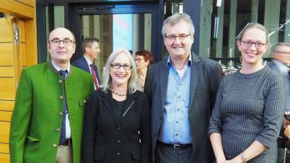 Bild: Bühner
Im Hörsaal der Hochschule dozieren sie über Vorhofflimmern: (von links) Professor Robert Schwinger, Dr. med Elisabeth Reuschel-Janetschek, Dr. Gerhard Jilge und Dr. Ariane Heigl.