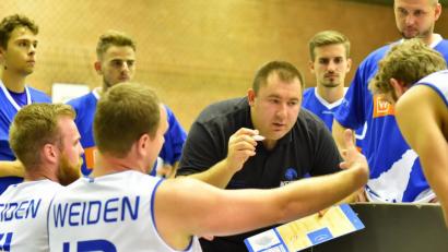 Bild: Alfred Schwarzmeier
Die Ansprache von Trainer Roman Lang hat gefruchtet: Die Hamm Baskets zeigten gegen die DJK Eggolsheim eine überzeugende Leistung.