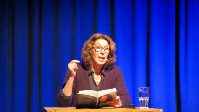 Bild: aks
Mit Schmäh und jeder Menge Humor präsentierte Schauspielerin Adele Neuhauser ihre Autobiografie in Sulzbach-Rosenberg.