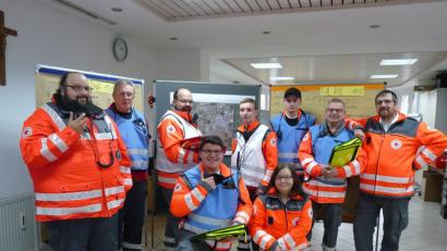 Bild: flm
Die frisch ausgebildeten Gruppenführer Sanitätsdienst mit ihrem Ausbilder Wolfgang Rosner (rechts).