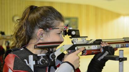 Bild: rwo
Simona Bachmayer zeigte in Plattling mit 388 und 390 Ringen eine starke Leistung und steuerte so zwei wichtige Einzelpunkte zu den Mannschaftserfolgen von Hubertus Kastl bei.