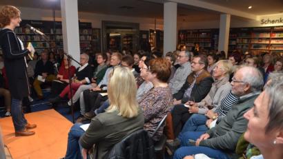 Bild: dob
Maria Rupprecht stellt beim Weinleseabend ihre Lieblingsbücher vor.
