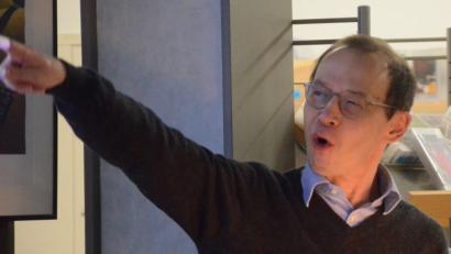 Bild: Kunz
Wieder eine Todesanzeige zum Schmunzeln entdeckt: Matthias Nöllke in seinem Element.