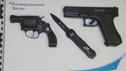 Bild: Bundespolizei
Die Bundespolizei hat die verbotenen Gegenstände sichergestellt.
