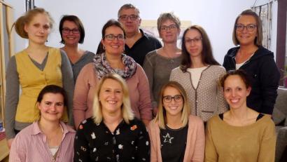 Bild: mef
Der Vorstand des brandneuen Fördereinvereins mit (vorne, von links) Carina Gmeiner, Katja Buchner, Sabrina Kett und Julia Lindner sowie
hinten, von links Veronika Beuthner, Katrin Fischer, Susanne Gradl-Puttke, Thomas Buchner, Marina Höfner, Evelyn Weidner, Verena Beege.