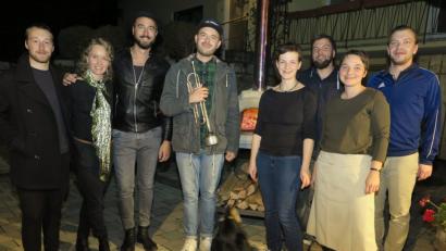 Bild: Hirsch
Auf dem Brunner-Hof gab die italische Band „Mattia Caroli e i Fiori del Male“ ein Konzert.