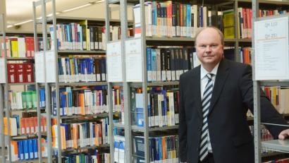 Bild: Gabi Schönberger
Dr. Wolfgang Weber, Leiter Grundsatzangelegenheiten und Hochschulentwicklung an der OTH Amberg-Weiden, sieht die Errichtung der OTH Amberg-Weiden vor bald 25 Jahren, damals als Fachhochschule, als "Jahrhundertereignis".