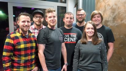 Bild: joz
Der Vorstand des Vereins "Save the Scene" mit (von links) Daniel Reinl, Florian Zimmert, Christian Fischer, Mathias Schmidt, Johannes Zrenner, Sarah Möhwald und Stefan Meyer.