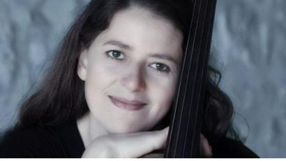 Bild: Marco Adriani
Die gebürtige Vohenstraußerin und Cellistin Ulrike Hofmann spielt am Freitag mit dem Nimrod-Ensemble bei der Gedenkfeier zum 9. November im Bundestag. Die Feier wird live im ZDF übertragen.