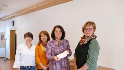 Bild: exb
Bei der Spendenübergabe: (von links) Hildegard Lang, Sabine Friedl, Angelika Franz und Sieglinde Meisl von der ambulanten Palliativversorgung Nordoberpfalz. Sie freut sich über eine Spende des katholischen Landvolks und der Gitarrengruppe in Höhe von 650 Euro.