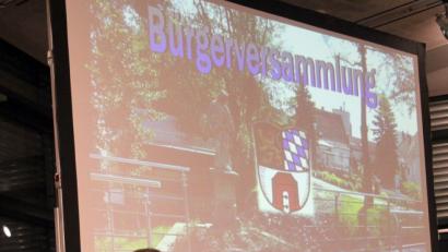 Bild: stg
Rund 70 Minuten lang informiert Bürgermeister Werner Nickl über das städtische Geschehen in den vergangenen zwölf Monaten