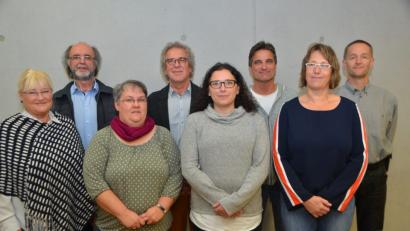 Bild: dob
Renate Kellner und Michaela Wührl (vorne, von rechts) führen wieder den Förderverein der Grund- und Mittelschule an.