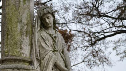 Bild: ck
Die Stadt Vohenstrauß erhöht die Friedhofsgebühren. Besonders in Altenstadt werden sich die Kostensteigerungen bemerkbar machen.