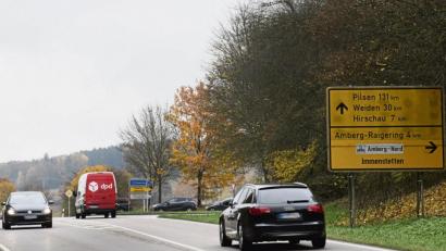 Bild: san
Eine Ampel wäre eine Lösung, um diesen Unfallschwerpunkt zu entschärfen: die Einmündung der AS 30 in die Staatsstraße 2238 von Ammersricht nach Hirschau.