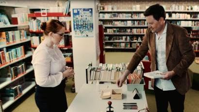 Bild: ubb
Der Kurzfilm von und mit Christina Baumer (links) wurde auf einem Filmfestival in Rumänien auf großer Leinwand gezeigt.