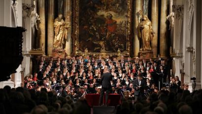 Bild: Audi Jugendchorakademie
Die Audi Jugendchorakademie feiert ihren zehnten Geburtstag in der Basilika Niederalteich mit "Die Schöpfung" von Joseph Haydn. Wir waren bei einer Probe dabei.