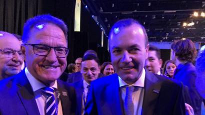 Bild: exb
Rainer Meier, Vizepräsident der EUCDA, zusammen mit dem frisch gekürten Spitzenkandidaten der EVP, Manfred Weber.