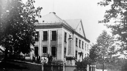 Bild: ws
Das Schulhaus in Paulusbrunn ist ebenfalls Geschichte. Von den Gebäuden des Ortes existieren nur mehr Bilder. Ein "Historischer Pfad" soll diesen wichtigen Teil der Geschichte lebendig erhalten.