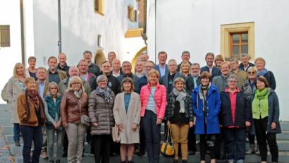 Bild: exb
Die ehemaligen Klassenkameraden trafen sich 40 Jahre nach ihrem Abitur am Gymnasium wieder.