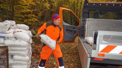 Bild: mmj
In der Gemeinde Stadlern obliegt Sabine Markgraf die Leitung des gemeindlichen Bauhofs. Egal, welche Arbeit anfällt, die 39-Jährige packt an.