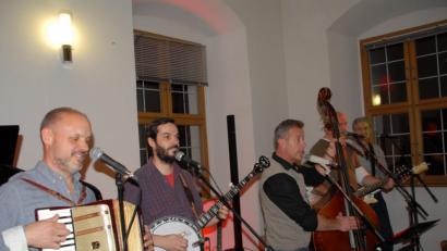 Bild: pop
Martin Höllriegl, Stefan Schindlbeck, Werner Schneider, Hans Deml und Heiner Winkeler (von links) sind The Rooster Crows.