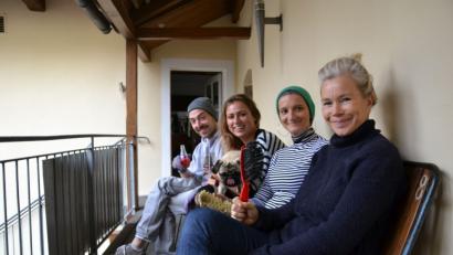 Bild: Beate-Josefine Luber
Noch putzt und hämmert die Crew um Geschäftsführerin Sabine Ingendorf (rechts). Bald sitzen hier im Innenhof des Kaiserhaus die Gäste mit Kaffee und "Soul fast food" im neuen "Beanery Kitchen".