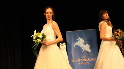 Bild: ads
Highlights der Hochzeitsmesse Just Married waren die mit Spannung erwarteten Brautmodenschauen, die mit den aktuellen Trends Boho-Stil und Blash gepaart mit Metallic- und Tattotteffekten für so manche Wow-Momente im Publikum sorgten.