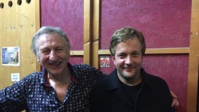 Bild: doz
Der gebürtige Oberpfälzer Andreas Krieger (rechts) drehte für den BR eine Doku über den Künstler Georg Ringsgwandl (links).