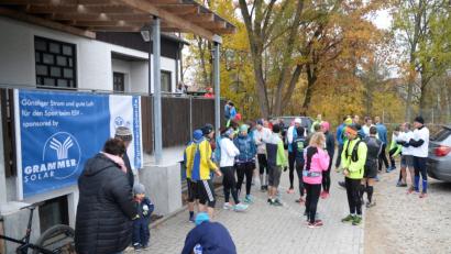 Bild: brü
Zusammenkunft vor dem Start auf dem Gelände des ESV Amberg.