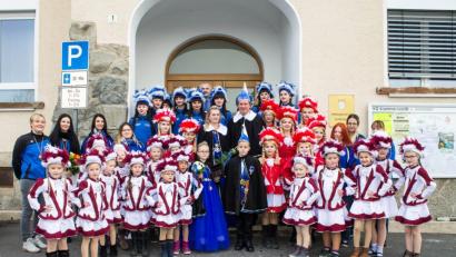 Bild: njn
Das Prinzenpaar Verena und Thomas gaben sich während des Rathaussturms am 11.11. um 11.11 Uhr ganz offiziell das "JA"-Wort.