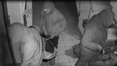 Bild: Polizei Hamburg
Ein Screenshot aus Video des Conrad-Raubes der Überwachungskamera.