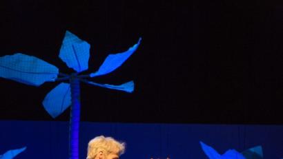 Bild: H. Dietz Fotografie, Hof
Glückliche Fügung oder gnadenloses Schicksal: Leonce (Jannik Rodenwaldt) und Lena (Marina Schmitz), die vor einer arrangierten Heirat miteinander fliehen, treffen sich unbekannterweise und verlieben sich.