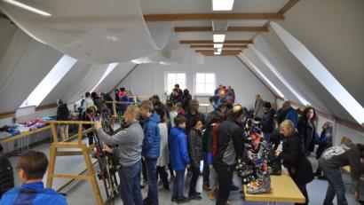 Bild: ak
Der Skibasar des SV lockt wieder viele Käufer an.