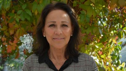 Bild: jr
Stellt sich gerne in den Dienst der guten Sache, Doris Schneider (unser Bild), psychologische Beraterin aus Mitterteich. Am 23./24. November lädt sie zur Spendenaktion mit kostenloser Fußmassage ein. Bereits zum elften Mal führt Frau Schneider diese Aktion durch. Den Erlös erhält in diesem Jahr wieder komplett die Mitterteicher Tafel.