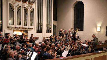 Bild: cog
Der Blech-Part: Die Bläser unter der Leitung von Dekanatsposaunenchorleiter Kurt Lehnerer. Er versteht es, die Musiker aus dem ganzen Bezirk zu einem homogenen Klangkörper zu verschmelzen.