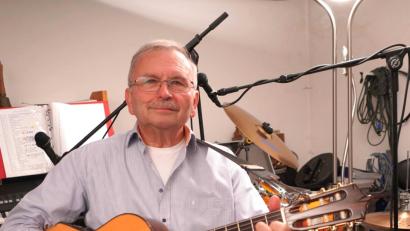 Bild: fvo
Karl Völkl - genannt "Haf Kare" - in seinem Element im Musikkeller.