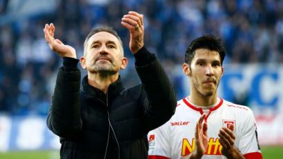 Bild: agentur_dpa
Achim Beierlorzer (links) ist der Stargast bei der letzten Fortbildung 2018 für die Oberpfälzer Fußballtrainer.