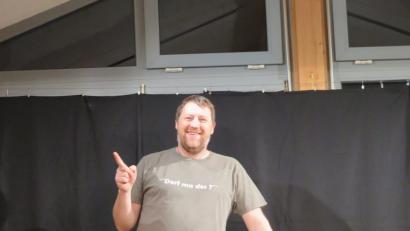 Bild: jzk
Seine Kinder- und Jugendzeit in Pullenreuth verarbeitet Micha Herold in seinem Programm auf humorvolle Art.