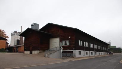 Bild: Thomas Dobler
Dieses Gebäude am Wohlfester Weg am Ortsausgang Richtung Amberg will die Photovoltaik-Firma Suntec aufstocken und zu einem Handwerker-Hotel umbauen. Der Bauausschuss des Marktrates konnte sich für das Vorhaben nicht begeistern. Zwei Abstimmungen endeten jeweils 4:4.