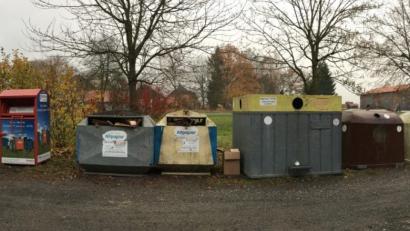 Bild: arw
Bis zum Jahresende bleiben die Container noch stehen. Ab 1. Januar ist der neue Standort an der Wurzer Kläranlage
.