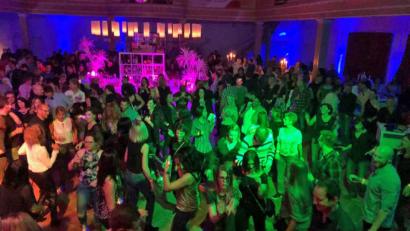 Bild: lst
Da geht die Post ab: Bis in die frühen Morgenstunden feiern die Besucher bei „just friends – Die Party von Freunden für Freunde 4.0“ im Evangelischen Vereinshaus.