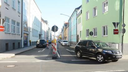 Bild: Gabi Schönberger
Rechts raus aus der Asylstraße: Das ist wegen eines mehrmonatigen Testlaufs verboten. Linksabbieger haben aber freie Fahrt.