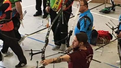 Bild: hä
Sebastian Thoma feierte seine Premiere in der ersten Mannschaft der Tirschenreuther Bogenschützen. Mit 9,0 Ringen im Schnitt war er auf Anhieb Tagesbester.