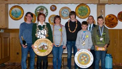 Bild: rrd
Die Könige und Ritter mit Schützenmeister Hans Roth (Zweiter von rechts).