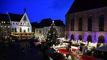 Bild: Petra Hartl
Schon bald beginnen wieder die Weihnachtsmärkte, wie hier in Amberg: Die Polizei warnt bereits vor Taschendieben.
