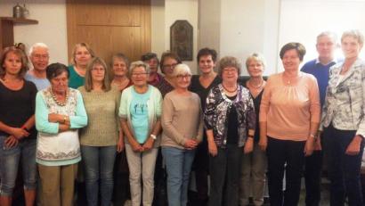 Bild: jp
Heimleiterin Monika Breunig (rechts) ehrte viele ehrenamtliche Helfer für deren soziales Engagement im Seniorenheim St. Josef in Kastl.
